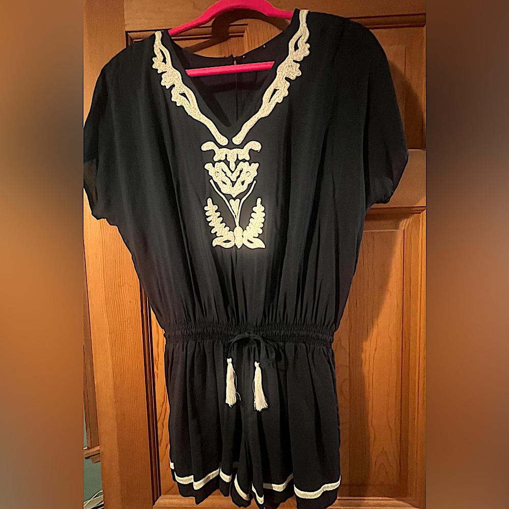 Club Monaco short sleeve romper, navy blue w white embroidery